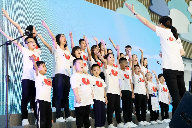 香港兒童醫院今日（六月二十一日）舉行開幕典禮。圖示腎兒聲夢合唱團在開幕典禮獻唱。