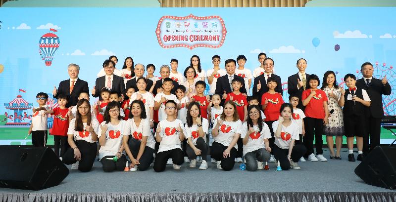 The Hong Kong Children's Hospital celebrated its official opening today (June 21). The Hospital Authority (HA) Chairman, Professor John Leong Chi-yan (third row, fourth left); the Secretary for Food and Health, Professor Sophia Chan (third row, fifth left); and the HA Chief Executive, Dr Leung Pak-yin (third row, sixth left), are pictured with child patients from the Little Life Warrior Society and KIDS' Dream Choir.