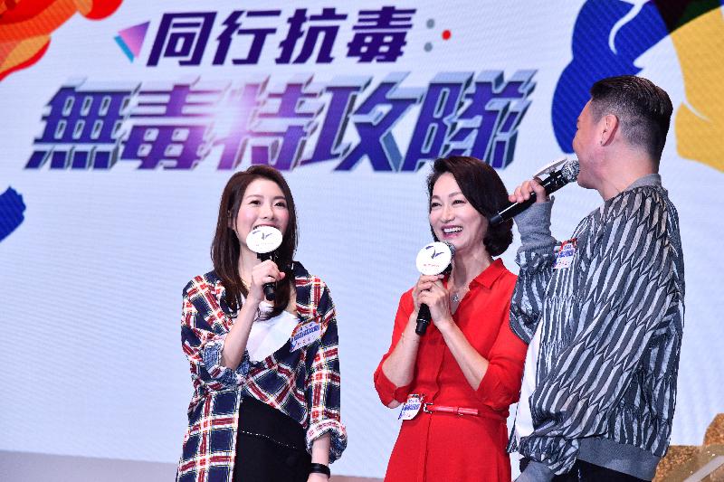 Artiste Kara Wai (centre) appeals to young people to stay away from drugs and pursue dreams by fostering healthy lifestyles at the large-scale anti-drug event Fight Drugs Together 2019 today (June 22).