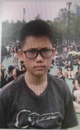 Leung Chau-long, aged 12, is about 1.65 metres tall, 50 kilograms in weight and of medium build. He has a long face with yellow complexion and short straight black hair. There is a mole on his left face. He was last seen wearing a pair of black-rimmed glasses, a blue short-sleeved polo shirt, grey shorts, blue sports shoes and carrying a red backpack.