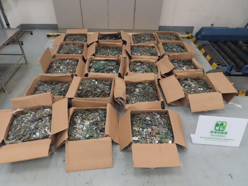环境保护署去年十二月在香港海关协助下，于香港国际机场截获废印刷电路板。