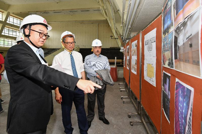 The Financial Secretary, Mr Paul Chan (centre), accompanied by the District Officer (Sai Kung), Mr David Chiu (right), learns about the renovation project of Sai Kung Jockey Club Town Hall in Sai Kung District this afternoon (June 25).