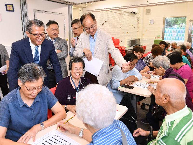 The Financial Secretary, Mr Paul Chan, this afternoon (June 25) visited Caritas Elderly Centre – Sai Kung to learn about its services and operation. Photo shows Mr Chan (second row, first left), accompanied by the Chairman of the Sai Kung District Council, Mr George Ng (second row, second left), with the elderly there.