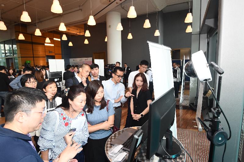 A total of 14 companies focusing on networking technology and biometric technology participated today (June 26) at the Smart Government Innovation Lab technology forum, showcasing their solutions and products for government department representatives to get a better grasp of the latest trends.
