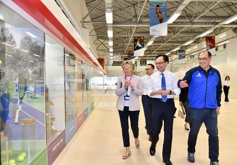 The Secretary for Constitutional and Mainland Affairs, Mr Patrick Nip, visited the Hong Kong Sports Institute in Sha Tin today (June 27). Photo shows Mr Nip (second right) being briefed on the facilities and development of the Institute.