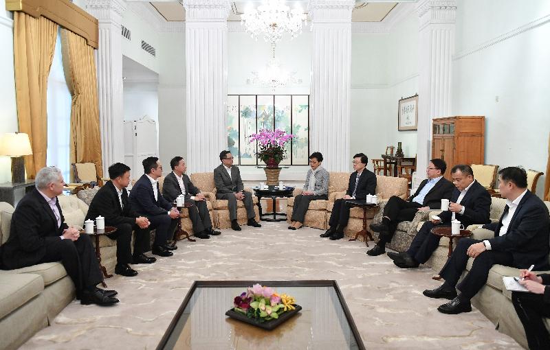 The Chief Executive, Mrs Carrie Lam (fifth right), met with the chairmen and vice-chairmen of four Police Force Council Staff Associations at Government House today (June 27). The Secretary for Security, Mr John Lee (fourth right), and the Commissioner of Police, Mr Lo Wai-chung (fifth left), also attended the meeting. Attending Police Force Council Staff Associations included the Superintendents' Association, the Hong Kong Police Inspectors' Association, the Overseas Inspectors' Association and the Junior Police Officers' Association.