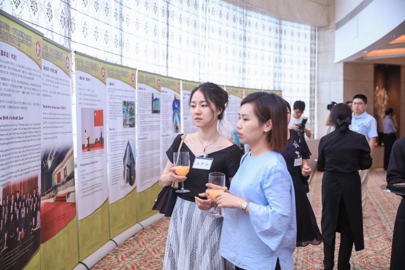 The Hong Kong Economic and Trade Office in Wuhan (WHETO) today (June 27) held the Reception for the 22nd Anniversary of the Establishment of the Hong Kong Special Administrative Region in Wuhan, Hubei Province. Photo shows guests visiting the exhibition.