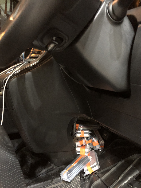 Hong Kong Customs yesterday (June 27) seized 324 suspected smuggled mobile phones with an estimated market value of about $600,000 at Lok Ma Chau Control Point. Photo shows a false compartment inside a centre console used to conceal the suspected smuggled mobile phones.