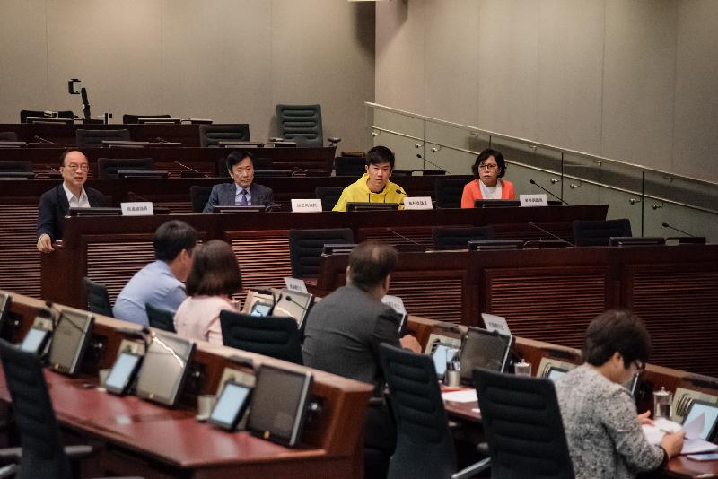 Members of the Legislative Council and the Islands District Council today (June 28) exchange views on the impact of the Lantau Tomorrow Vision on outlying islands. 