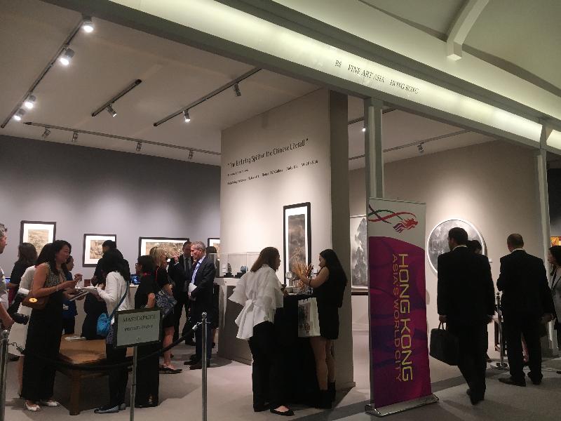 「2019伦敦巨匠臻藏艺博会」典亚艺博香港展馆于六月二十七日至七月三日（伦敦时间）期间举行。是次活动得到香港驻伦敦经济贸易办事处的支持。