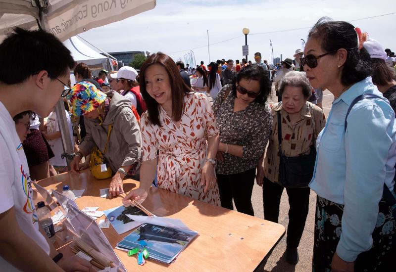 The London Hong Kong Dragon Boat Festival 2019 was held on June 30 (London time) in London's Docklands. Picture shows the Director-General of the Hong Kong Economic and Trade Office, London (London ETO), Ms Priscilla To (fourth right), with people playing Hong Kong-themed games at the London ETO booth.
