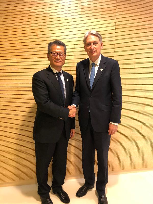 The Financial Secretary, Mr Paul Chan, yesterday (July 12, Luxembourg time) met with the UK's Chancellor of the Exchequer, Mr Philip Hammond, in Luxembourg. Photo shows Mr Chan (left) shaking hands with Mr Hammond.
