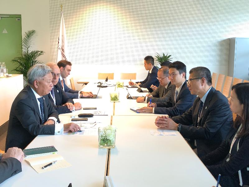 The Financial Secretary, Mr Paul Chan (second right), accompanied by the Under Secretary for Financial Services and the Treasury, Mr Joseph Chan (third right), and the Special Representative for Hong Kong Economic and Trade Affairs to the European Union, Ms Shirley Lam (first right), meets with the President of the Asian Infrastructure Investment Bank, Mr Jin Liqun (first left) in Luxembourg yesterday (July 13, Luxembourg time).