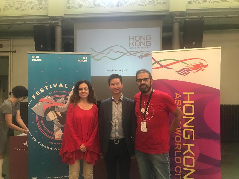 The Hong Kong Economic and Trade Office in Brussels supports Asian Summer Film Festival in Vic. (From left) The Deputy Mayor and Councillor of Culture of Vic, Ms Susagna Roura; the Deputy Representative of the Hong Kong Economic and Trade Office in Brussels, Mr Sam Hui; and the Director of the Asian Summer Film Festival, Mr Quim Crusellas, at the Night of Hong Kong Film in Vic, Spain, on  July 17 (Vic time)