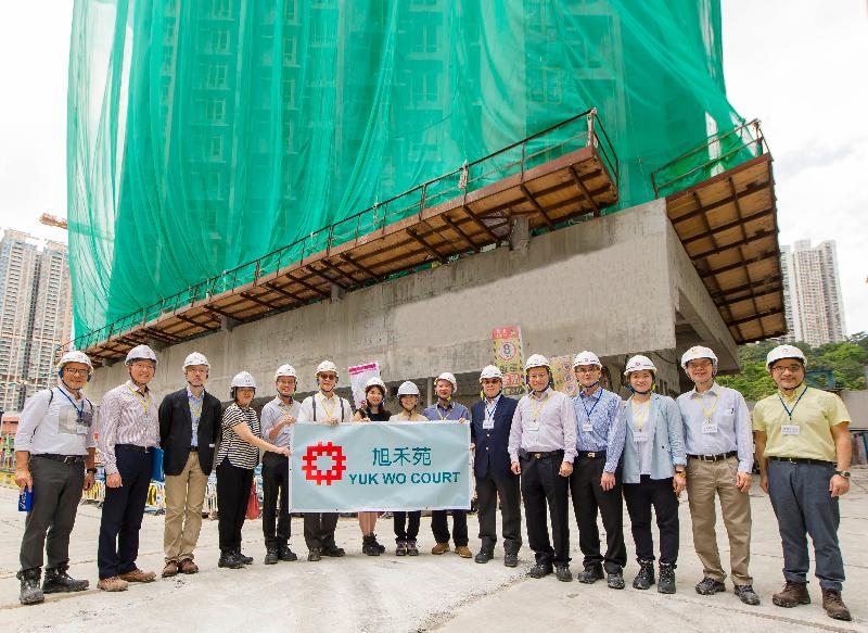 Members of the Hong Kong Housing Authority's Building Committee today (July 25) visited the construction site of Yuk Wo Court in Sha Tin. Photo shows Members of the Committee with the Deputy Director of Housing (Development and Construction), Ms Connie Yeung (centre).