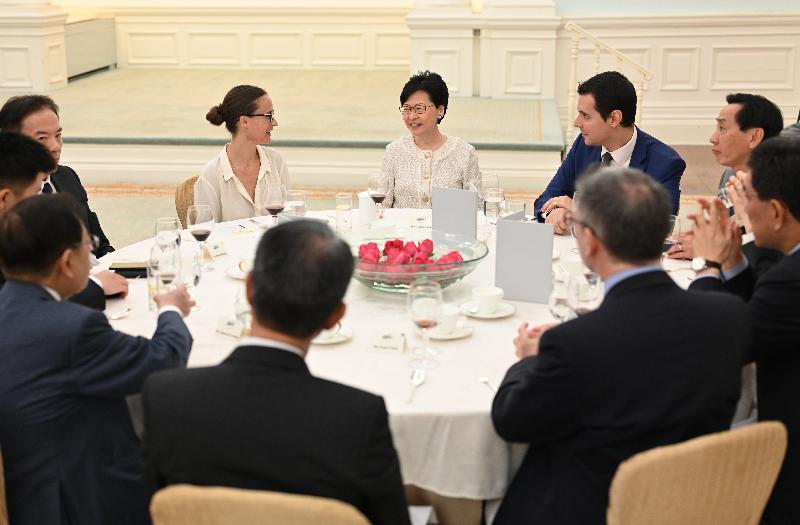 The Chief Executive, Mrs Carrie Lam (third right), hosted a lunch for representatives of international and local chambers of commerce at Government House at noon today (July 30) to exchange views with them on Hong Kong’s challenges and opportunities with a view to formulating policy measures that would better meet the needs of the community in the upcoming Policy Address. 