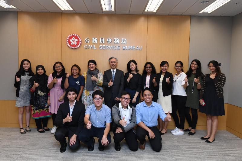 The Secretary for the Civil Service, Mr Joshua Law (back row, sixth left), today (July 31) met non-ethnic Chinese (NEC) university students participating in the government internship programme to learn about their internship experience at a tea gathering at the Central Government Offices. Also joining the tea gathering were two secondary students participating in the "Be a Government Official for a Day" programme (front row, second left and back row, first left).
