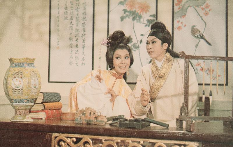 康乐及文化事务署香港电影资料馆于九月至十月推出「银光承传——粤剧申遗十周年」，选映二十一出馆藏粤剧电影，展现粤剧在银幕上的另类光彩。图示《紫钗记》（1977）剧照。 