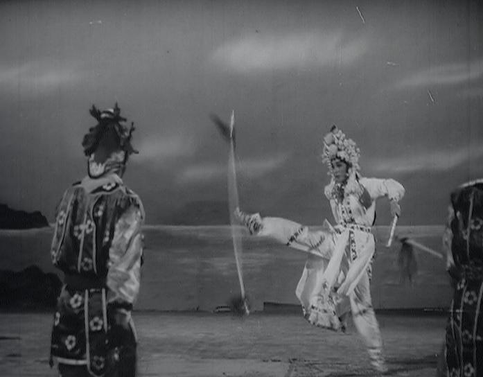 康樂及文化事務署香港電影資料館於九月至十月推出「銀光承傳——粵劇申遺十周年」，選映二十一齣館藏粵劇電影，展現粵劇在銀幕上的另類光彩。圖示《斷橋產子》（1962）劇照。 