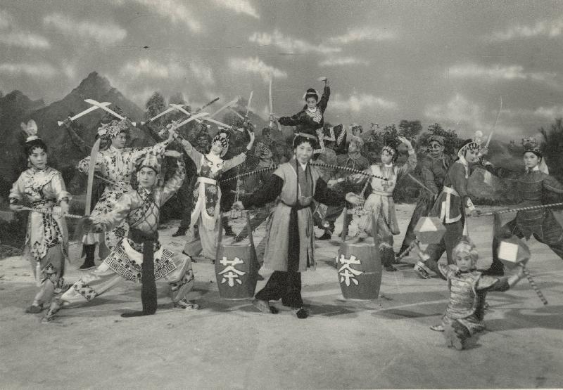 康樂及文化事務署香港電影資料館的「影畫早晨」節目將以「銀光承傳——粵劇申遺十周年」為題，於九月至十二月選映十四齣粵劇電影。節目逢星期五上午十一時放映。圖示《大戰泗洲城》（1962）劇照。 