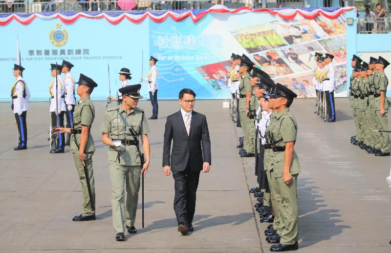 The Correctional Services Department held a passing-out parade at the Staff Training Institute in Stanley today (August 9). Photo shows the Chairman of the Legislative Council Panel on Security, Mr Chan Hak-kan (centre), inspecting a contingent of graduates.