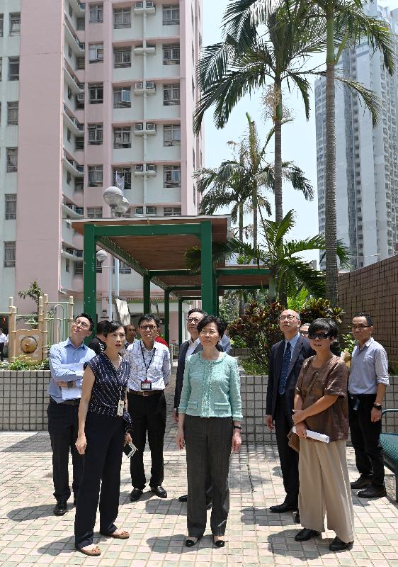 The Chief Executive, Mrs Carrie Lam (first row, centre), and the Secretary for Transport and Housing, Mr Frank Chan Fan (second row, second right), together with the Commissioner of Police, Mr Lo Wai-chung (second row, centre); the Director of Architectural Services, Mrs Sylvia Lam (first row, right); and the Government Property Administrator, Mr Vincent Liu (second row, first left), today (August 9) inspect the damage to the Wong Tai Sin Disciplined Services Quarters by mobs earlier.