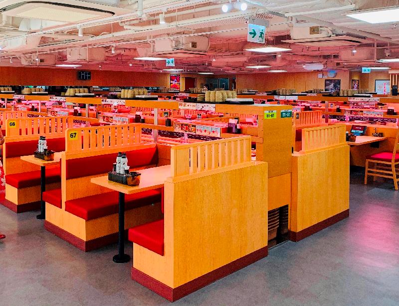 Japanese conveyor belt sushi restaurant chain Sushiro opened its first Hong Kong outlet today (August 13) at a commercial building near Jordan MTR Station. 