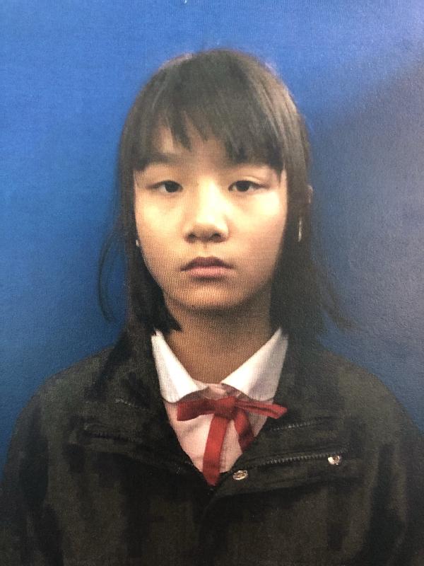 Leung Wai-ki, aged 13, is about 1.57 metres tall, 36 kilograms in weight and of thin build. She has a long face with yellow complexion and long black hair. She was last seen wearing a black and white dress with floral pattern and red shoes.
