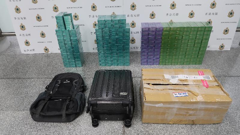 Hong Kong Customs yesterday (August 23) seized about 690 000 suspected illicit cigarettes and about 38 000 suspected illicit heat-not-burn (HNB) products with an estimated market value of about $2 million and a duty potential of about $1.4 million.  Photo shows the suspected illicit HNB products seized from an incoming passenger's luggage at the Hong Kong International Airport.