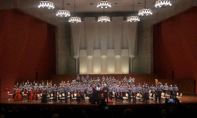 亞洲青年管弦樂團今日（八月二十七日）在日本熊本縣立劇場演出。
