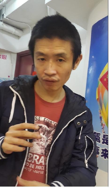 Wong Kwong-shing, aged 44, is about 1.6 metres tall, 47 kilograms in weight and of thin build. He has a pointed face with yellow complexion and short black hair. He was last seen wearing a blue short-sleeved shirt, black shorts and blue slippers.