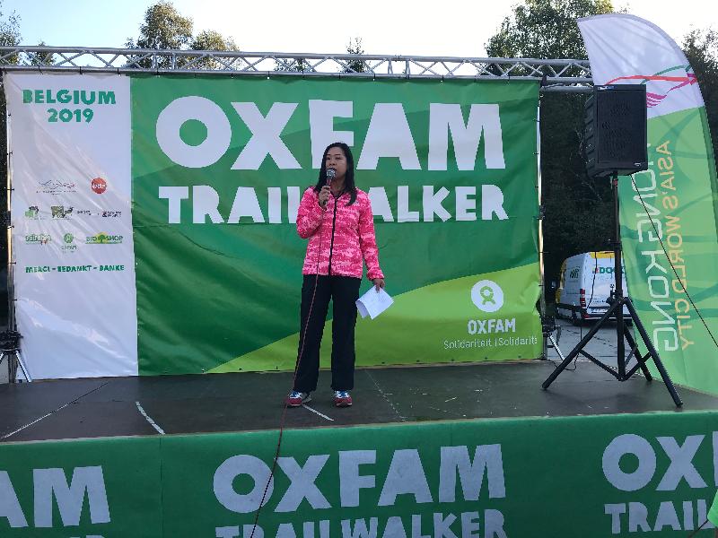 The Hong Kong Economic and Trade Office in Brussels (HKETO, Brussels) has supported Oxfam Trailwalker in Belgium for the fifth consecutive year, with the latest event held by Oxfam Solidarity Belgium on August 31 and September 1 (Saint-Hubert time). Photo shows the Deputy Representative of HKETO, Brussels, Miss Fiona Chau, addressing participants before the start of the event. 