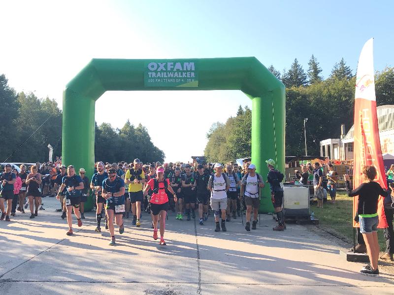 The Hong Kong Economic and Trade Office in Brussels has supported Oxfam Trailwalker in Belgium for the fifth consecutive year, with the latest event held by Oxfam Solidarity Belgium on August 31 and September 1 (Saint-Hubert time). Photo shows the participants starting their walk.