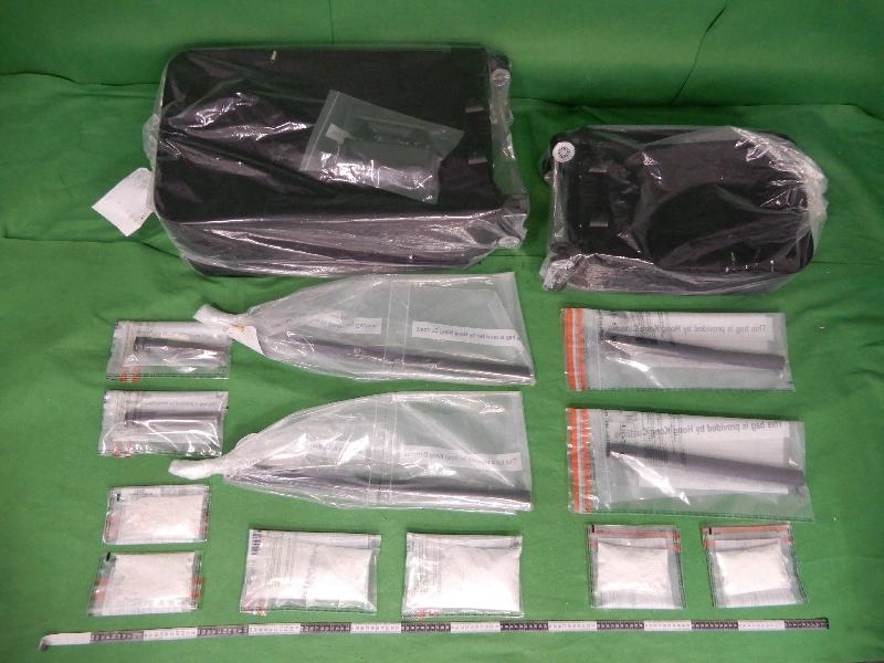 Hong Kong Customs yesterday (September 3) seized about 1 kilogram of suspected cocaine with an estimated market value of about $1.2 million at Hong Kong International Airport.


