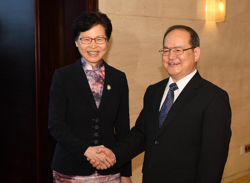 The Chief Executive, Mrs Carrie Lam, attended the 2019 Pan-Pearl River Delta Regional Co-operation Chief Executive Joint Conference in Nanning today (September 6). Photo shows Mrs Lam (left) and the Secretary of the CPC Guangxi Zhuang Autonomous Region Committee, Mr Lu Xinshe (right), shaking hands before the meeting.

