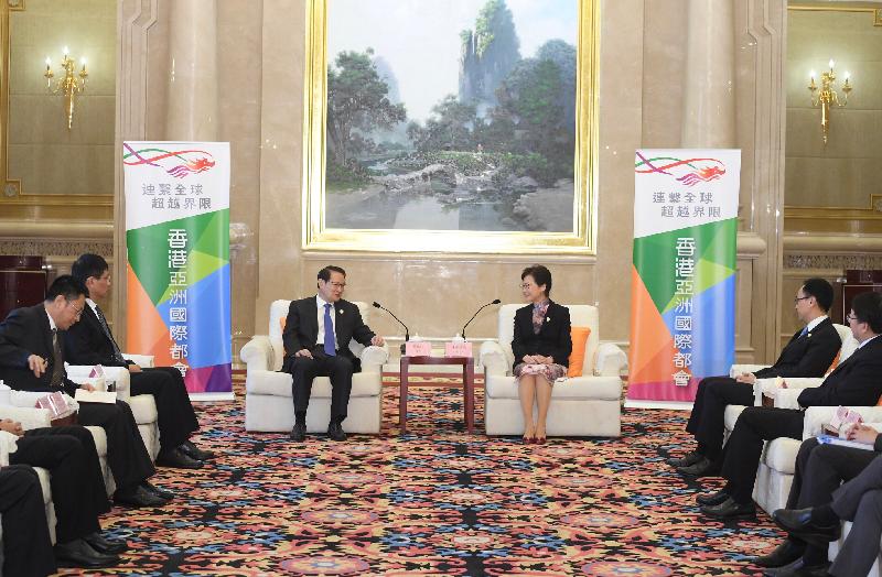 The Chief Executive, Mrs Carrie Lam (third right), had a bilateral meeting with the Governor of Jiangxi Province, Mr Yi Lianhong (third left) while attending the 2019 Pan-Pearl River Delta Regional Co-operation Chief Executive Joint Conference in Nanning today (September 6). With Mrs Lam is the Secretary for Constitutional and Mainland Affairs, Mr Patrick Nip (second right).