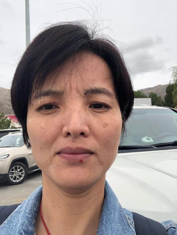 Liu Chun-chan, aged 40, is about 1.62 metres tall, 37 kilograms in weight and of thin build. She has a pointed face with yellow complexion and short black hair. She was last seen wearing a white jacket, blue jeans, white shoes and carrying a blue backpack.