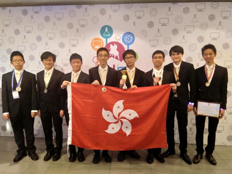 Eight students representing Hong Kong achieved outstanding results in the 4th International Olympiad of Metropolises held in Moscow, Russia from September 1 to 6.  They are (from left to right) Lau Sze-chun, Chow King-ngai, Yuen Lok-kan, Yip Yan-ming, Harris Leung, Jeff Kwan, Sheremeta Daniel Weili and Bruce Xu. 