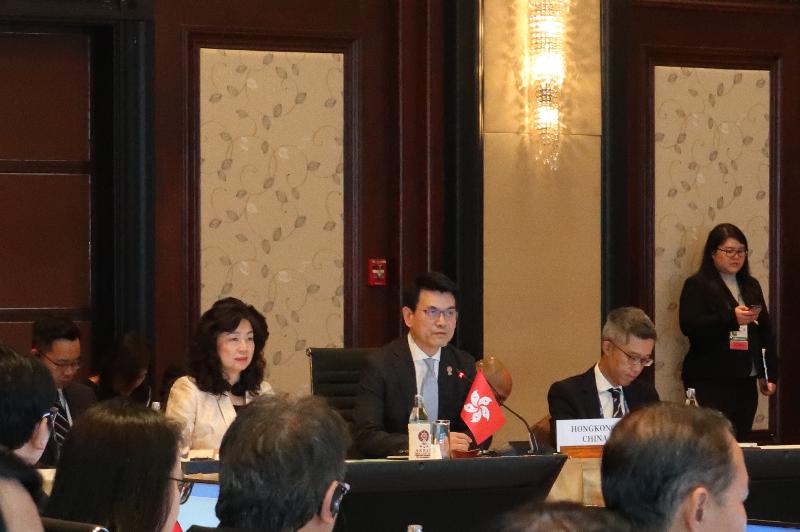 The Secretary for Commerce and Economic Development, Mr Edward Yau (second right), attended the 3rd ASEAN Economic Ministers - Hong Kong, China Consultations in Bangkok, Thailand today (September 9). Looking on is the Director-General of Trade and Industry, Ms Salina Yan (third right).