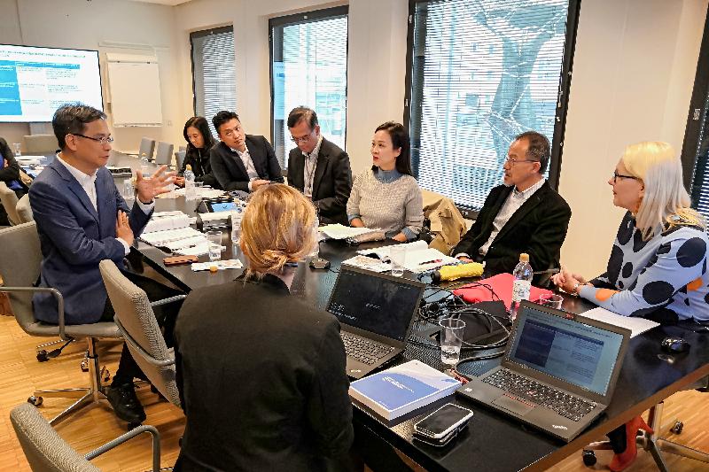 The delegation of the Legislative Council received a briefing during a visit to the Finnish National Agency for Education in Helsinki, Finland, yesterday (September 9, Helsinki time).