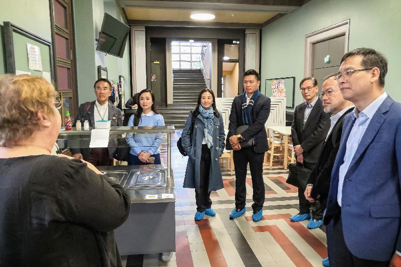 The delegation of the Legislative Council visited the Day Care Centre Franzénia in Helsinki to learn about the early childhood education and care system in Finland yesterday (September 10, Helsinki time).