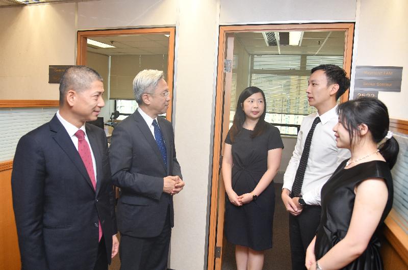 The Secretary for the Civil Service, Mr Joshua Law, visited the Intellectual Property Department today (September 13). Photo shows Mr Law (second left) chatting with colleagues of the Legal Team to learn more about their work. Looking on is the Director of Intellectual Property, Mr David Wong (first left).
