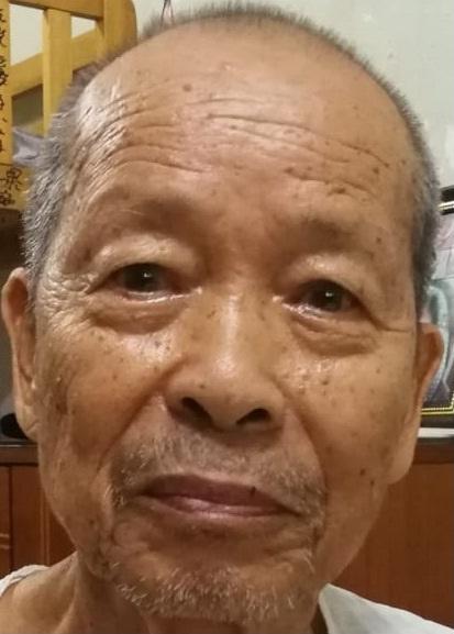 Wong Cheuk-man, aged 81, is about 1.65 metres tall, 50 kilograms in weight and of thin build. He has a long face with yellow complexion and short greyish-white hair. He was last seen wearing a white vest, blue jeans and blue slippers.