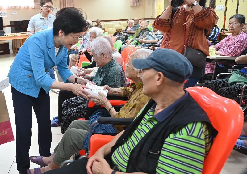 The Chief Executive, Mrs Carrie Lam (first left), visits a residential care home for the elderly in Kwai Chung to extend her Mid-Autumn Festival greetings to the elderly this afternoon (September 13) .