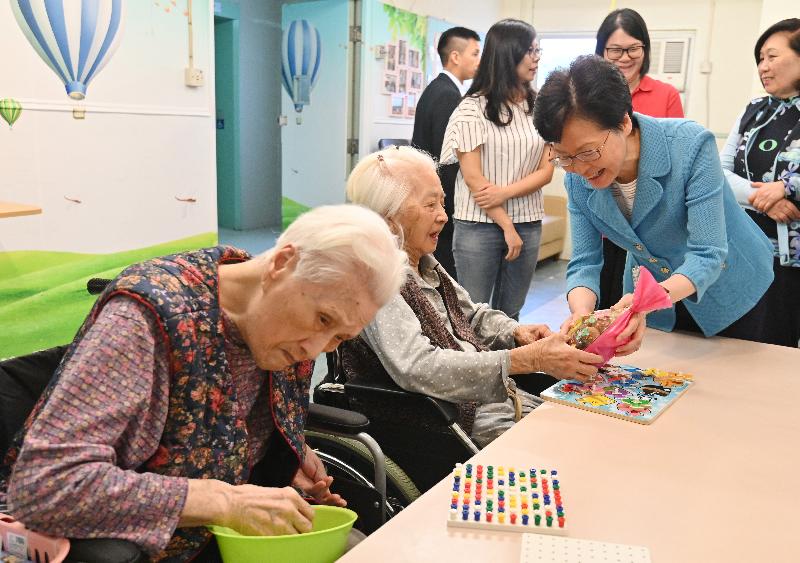 The Chief Executive, Mrs Carrie Lam (first right), visits a residential care home for the elderly in Shau Kei Wan to extend her Mid-Autumn Festival greetings to the elderly this afternoon (September 13) .