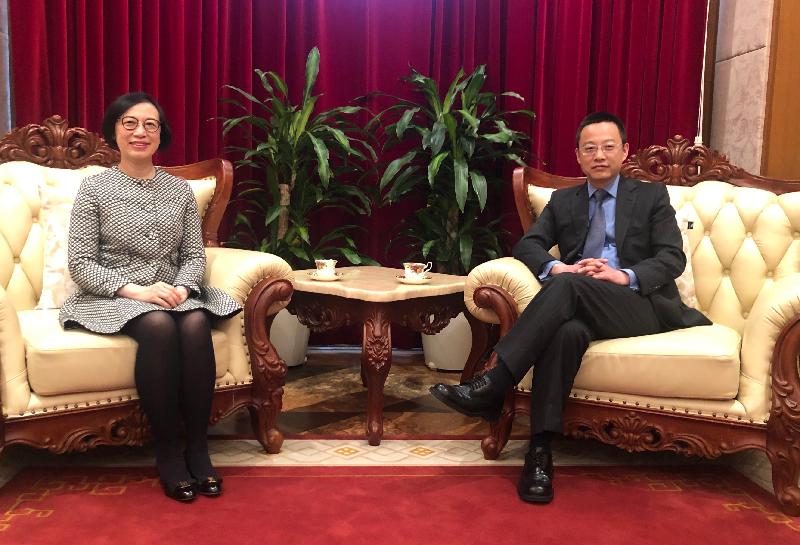 The Secretary for Food and Health, Professor Sophia Chan, is leading a delegation to visit Melbourne and Sydney, Australia, from today (September 16) to Friday (September 20) to meet with healthcare professionals and students in Australia. Picture shows Professor Chan (left) paying a courtesy call on the Consul General of the People's Republic of China in Melbourne, Mr Long Zhou (right), today. 