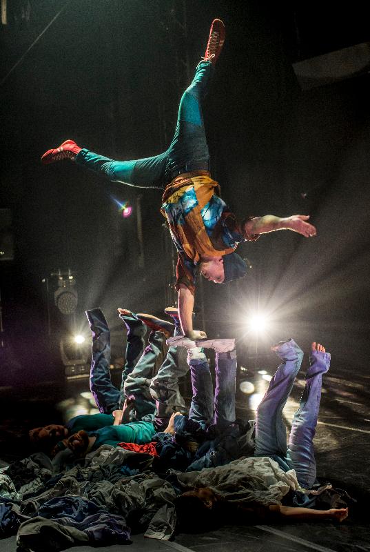 Cirkus Cirkör from Sweden will entertain Hong Kong audiences in October with the production "Limits", which brilliantly deploys acrobatic techniques, stretches physical frontiers and soars beyond borders to reflect on the global refugee crisis.