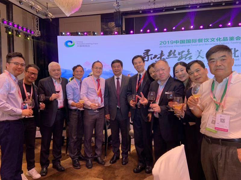 The 2019 China International Food & Catering Expo is taking place from today (September 20) to September 22 in Changsha, Hunan Province. Photo shows the Vice Governor of Hunan Province, Mr He Baoxiang (sixth left), and the Director of the Hong Kong Economic and Trade Office in Wuhan, Mr Vincent Fung (seventh left), meeting with representatives of Hong Kong food and catering associations and enterprises.

