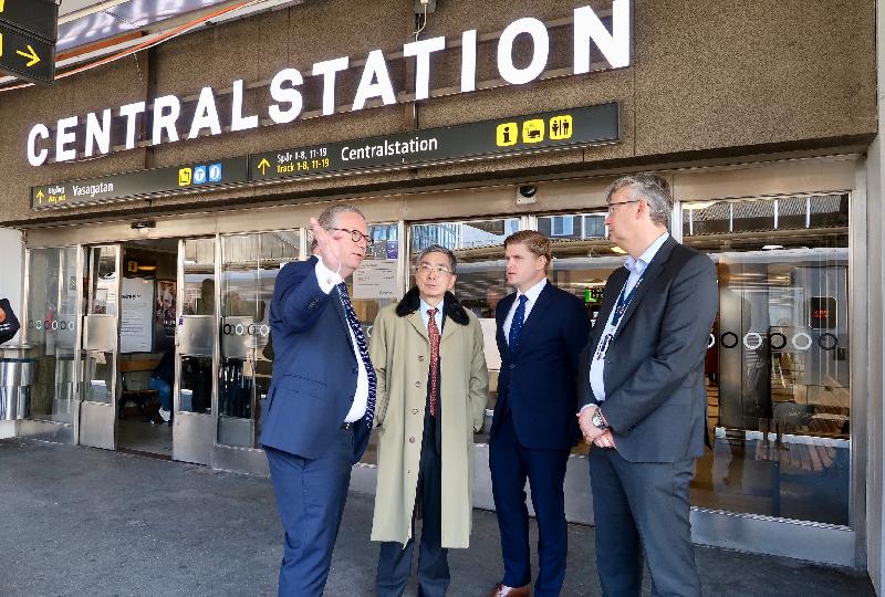 The Secretary for Financial Services and the Treasury, Mr James Lau, started his visit to Stockholm, Sweden yesterday (September 23, Stockholm time). Photo shows Mr Lau (second left) visiting MTR Nordic AB, a wholly-owned subsidiary of the MTR Corporation Limited in Sweden, to learn about its development and operation of metro and commuter rail services in Sweden and beyond in other Nordic countries.