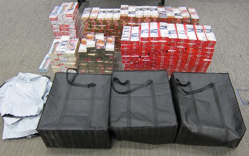 Hong Kong Customs yesterday (September 24) seized about 120 000 suspected illicit cigarettes with an estimated market value of about $350,000 and a duty potential of about $240,000 in Tai Po. Photo shows some of the suspected illicit cigarettes seized.